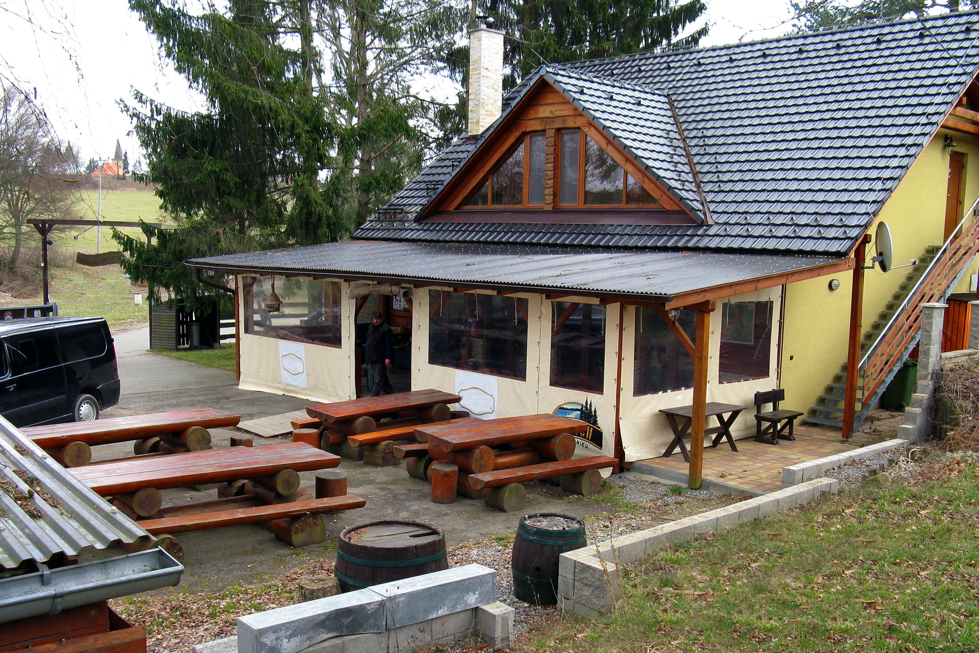 Chata Pomeranch s dřevěnou terasou a venkovním posezením